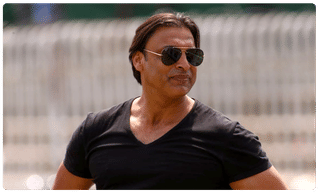 “బాబర్ అజామ్, కోహ్లితో స‌మానంగా ఆడ‌గ‌ల‌డు”