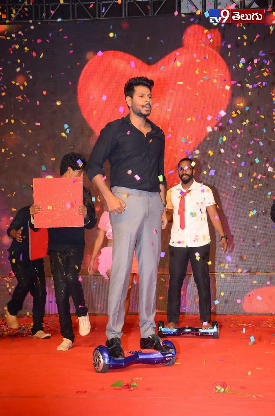 యువ హీరోల కలయిక “నిను వీడని నీడను నేనె” ఫంక్షన్ లొ