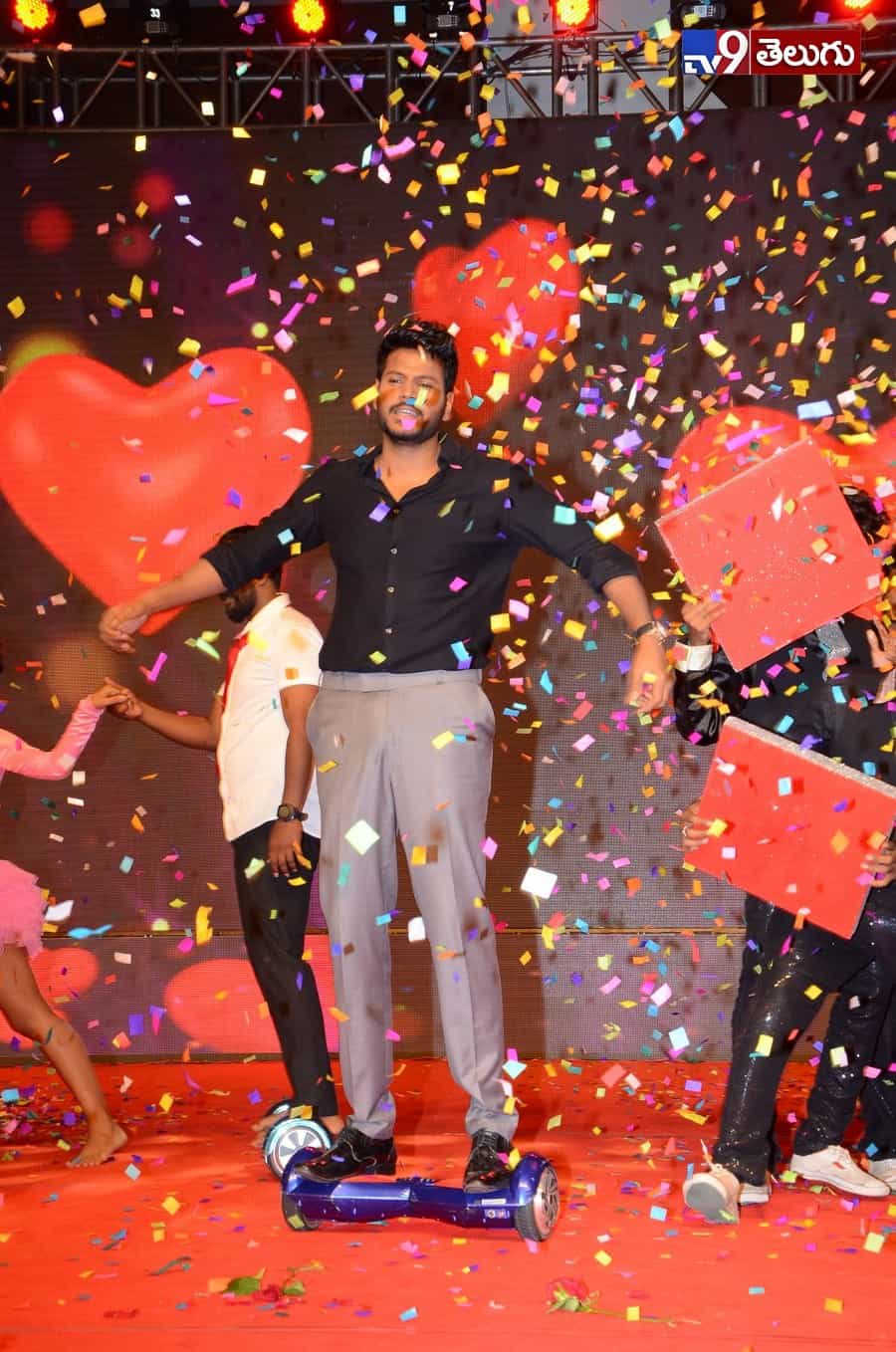 యువ హీరోల కలయిక “నిను వీడని నీడను నేనె” ఫంక్షన్ లొ