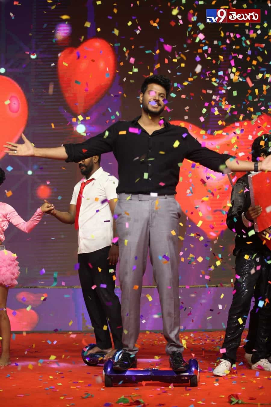 యువ హీరోల కలయిక “నిను వీడని నీడను నేనె” ఫంక్షన్ లొ