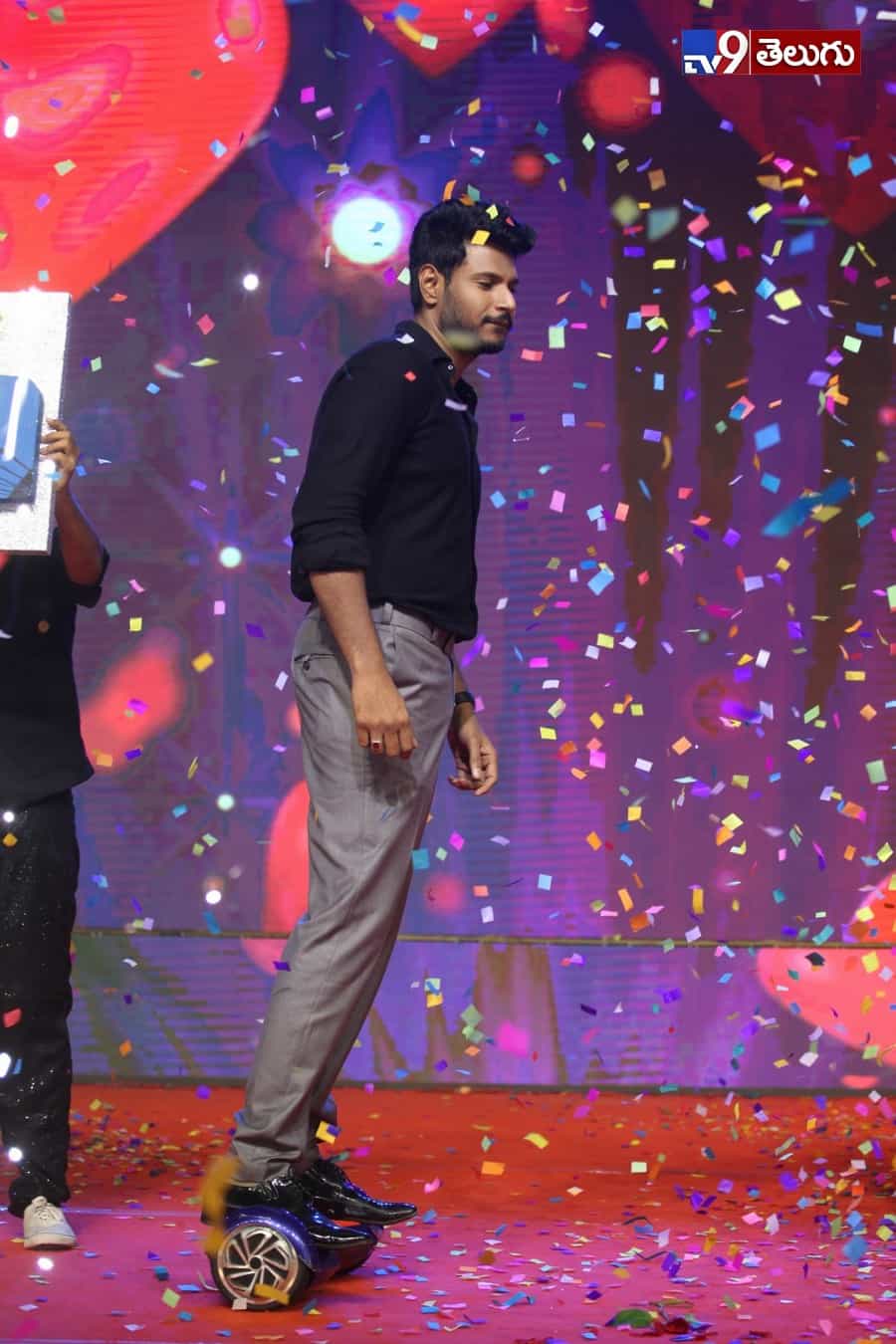 యువ హీరోల కలయిక “నిను వీడని నీడను నేనె” ఫంక్షన్ లొ