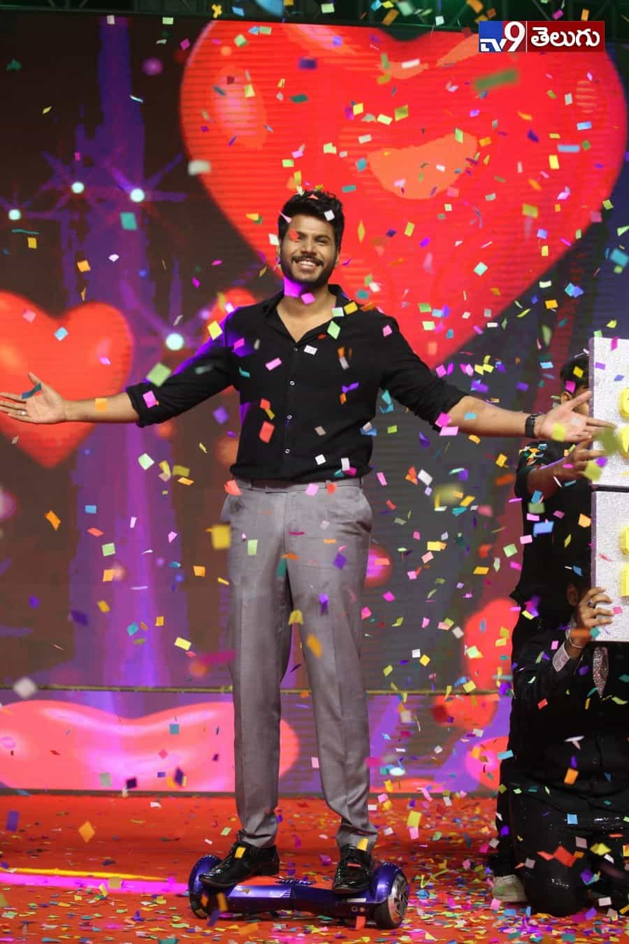 యువ హీరోల కలయిక “నిను వీడని నీడను నేనె” ఫంక్షన్ లొ