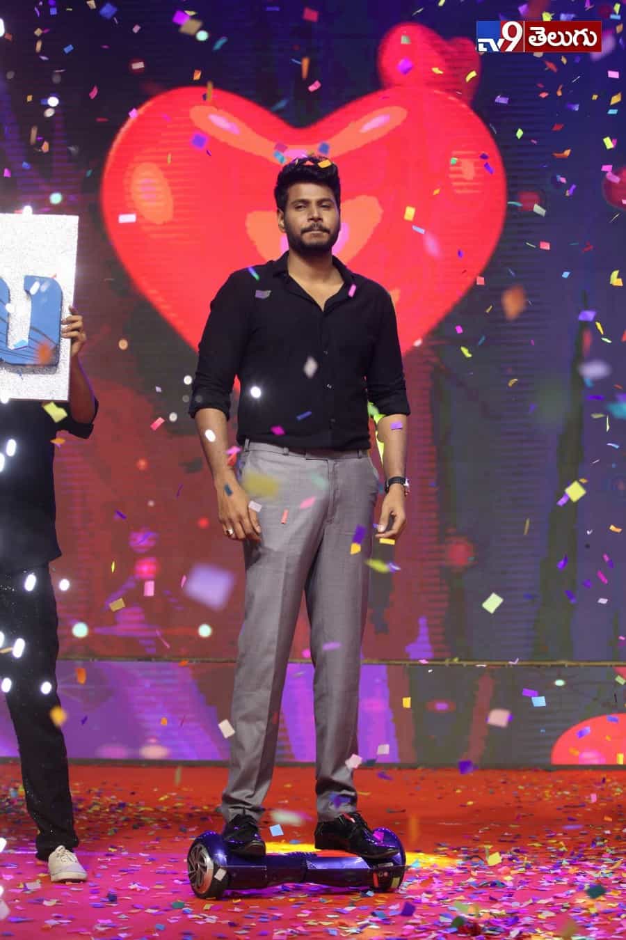 యువ హీరోల కలయిక “నిను వీడని నీడను నేనె” ఫంక్షన్ లొ