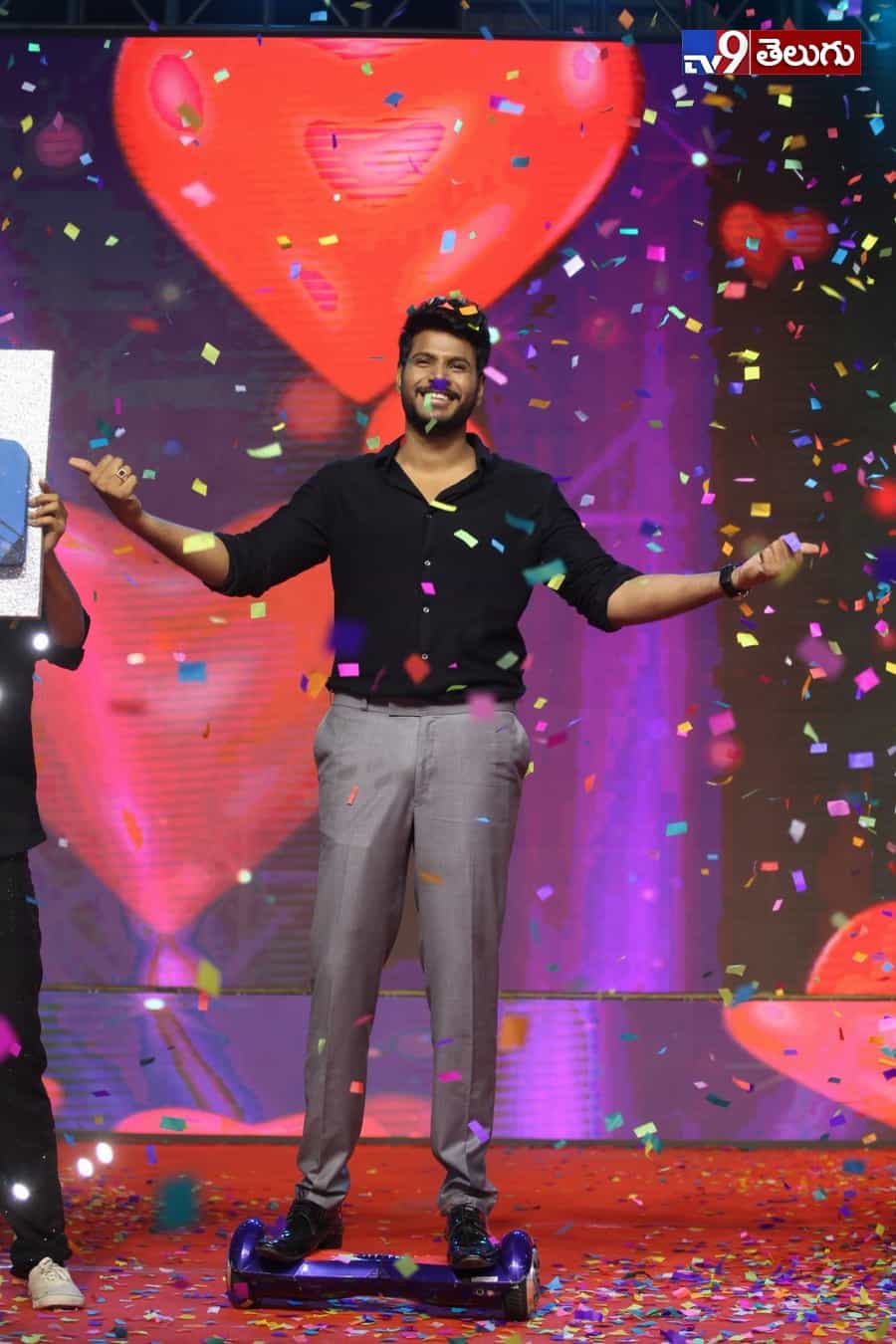 యువ హీరోల కలయిక “నిను వీడని నీడను నేనె” ఫంక్షన్ లొ