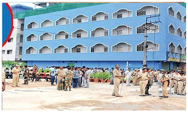 తాడిపత్రి దాడి కేసులో నలుగురు జేసీ వర్గీయుల అరెస్టు