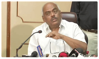 ఇద్దరు సంతానం దాటితే ఓటు హక్కు కట్ చేయాల్సిందే : కేంద్రమంత్రి