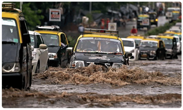 ముంబై అతలాకుతలం..జనజీవనం అస్తవ్యస్తం