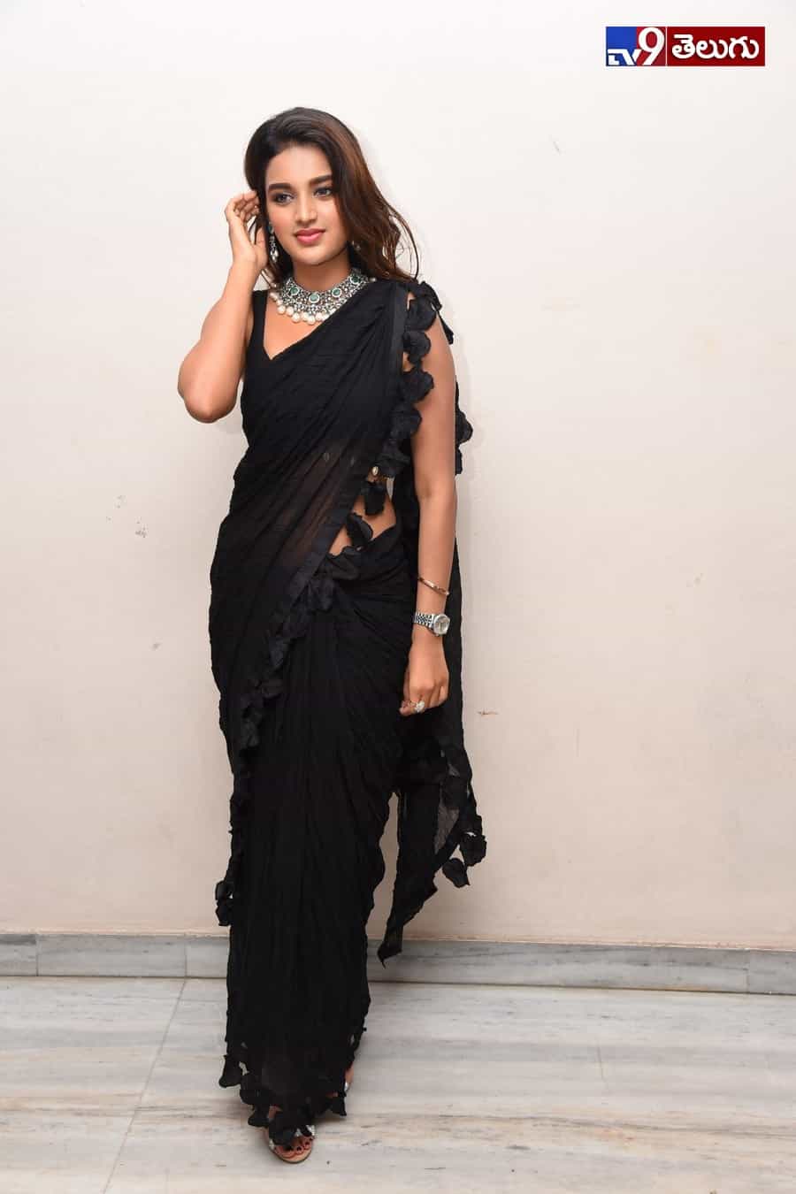 సిరి సొగసుల “నిధి అగర్వాల్”
