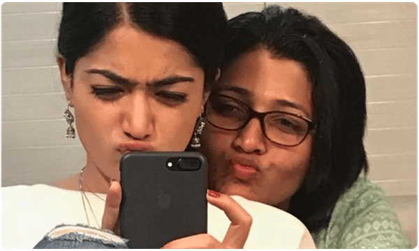థ్యాంక్యూ అమ్మా.. ఇక ఆపు అందరూ చూస్తున్నారు.. రష్మిక రియాక్షన్