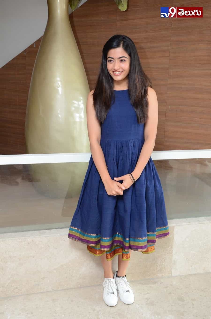 రచ్చ చేస్తున్న “రష్మిక మందన్నా”