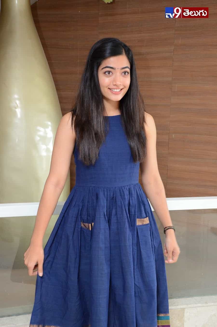రచ్చ చేస్తున్న “రష్మిక మందన్నా”