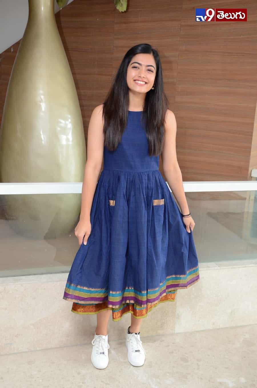 రచ్చ చేస్తున్న “రష్మిక మందన్నా”