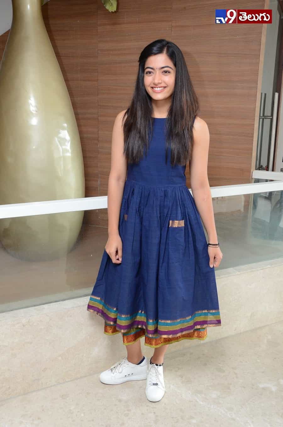 రచ్చ చేస్తున్న “రష్మిక మందన్నా”