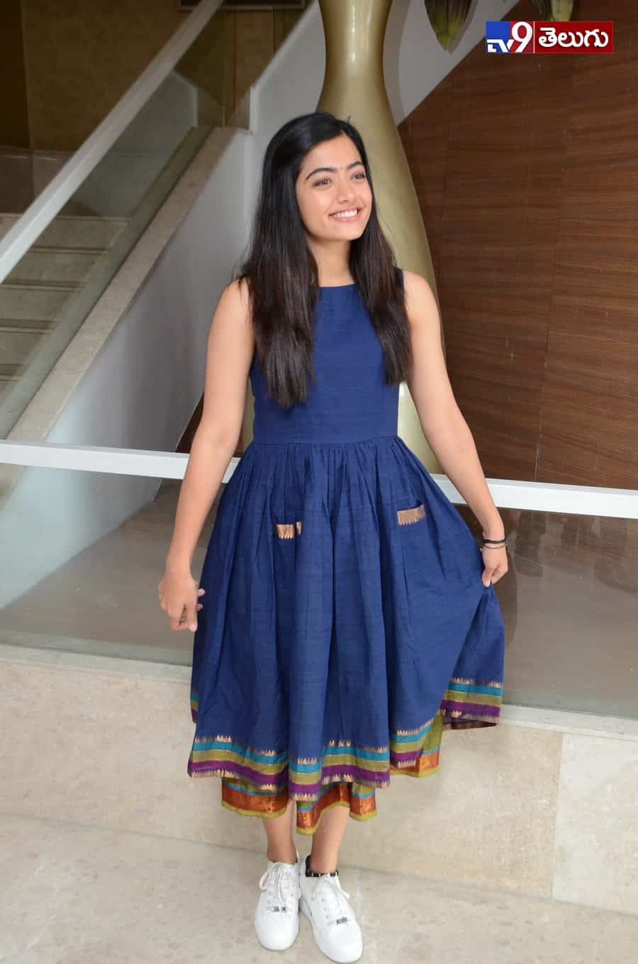 రచ్చ చేస్తున్న “రష్మిక మందన్నా”