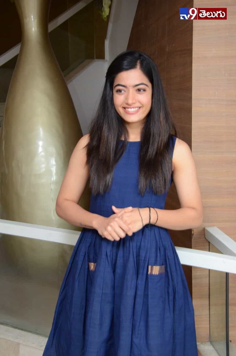 రచ్చ చేస్తున్న “రష్మిక మందన్నా”