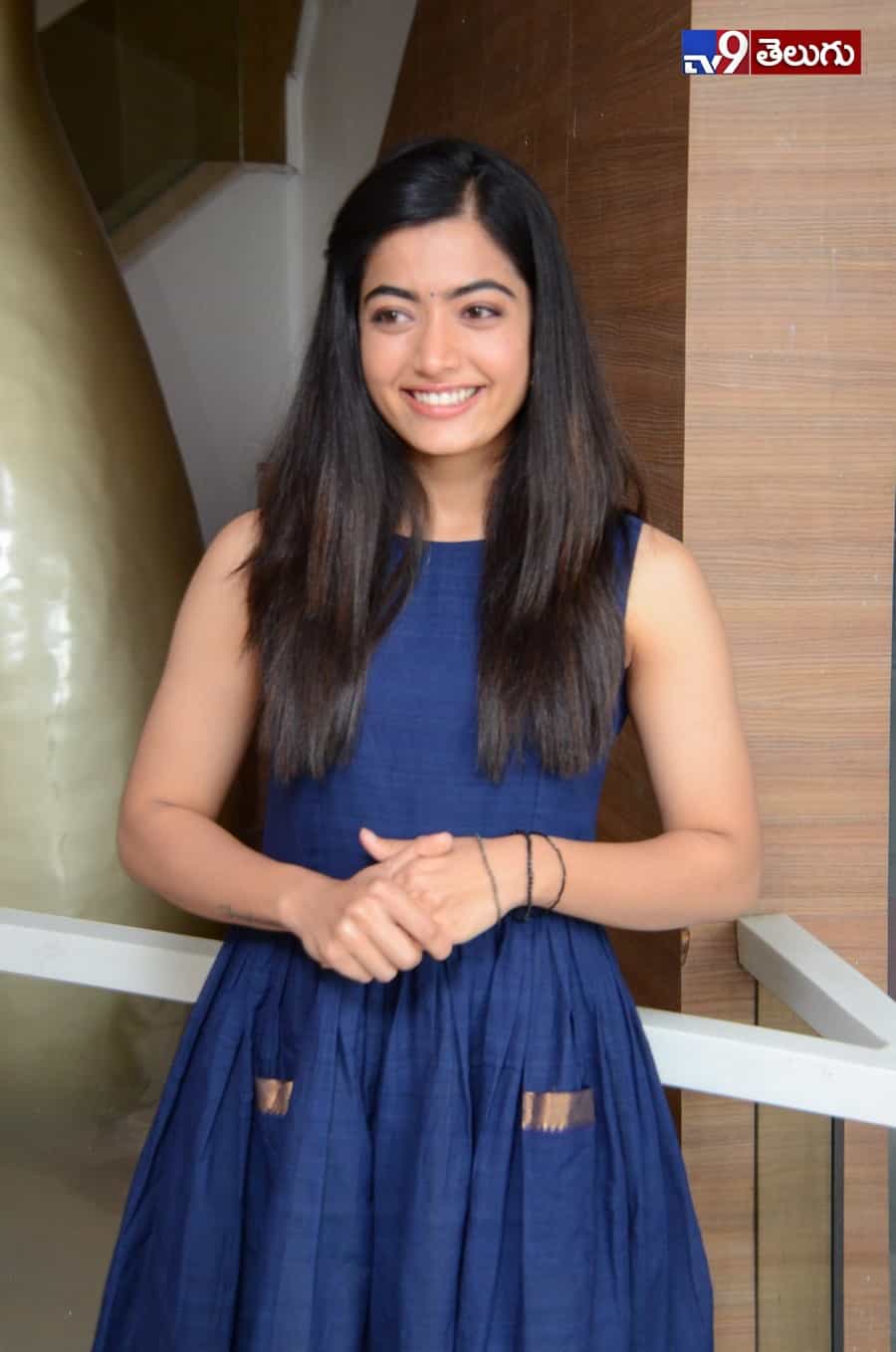 రచ్చ చేస్తున్న “రష్మిక మందన్నా”