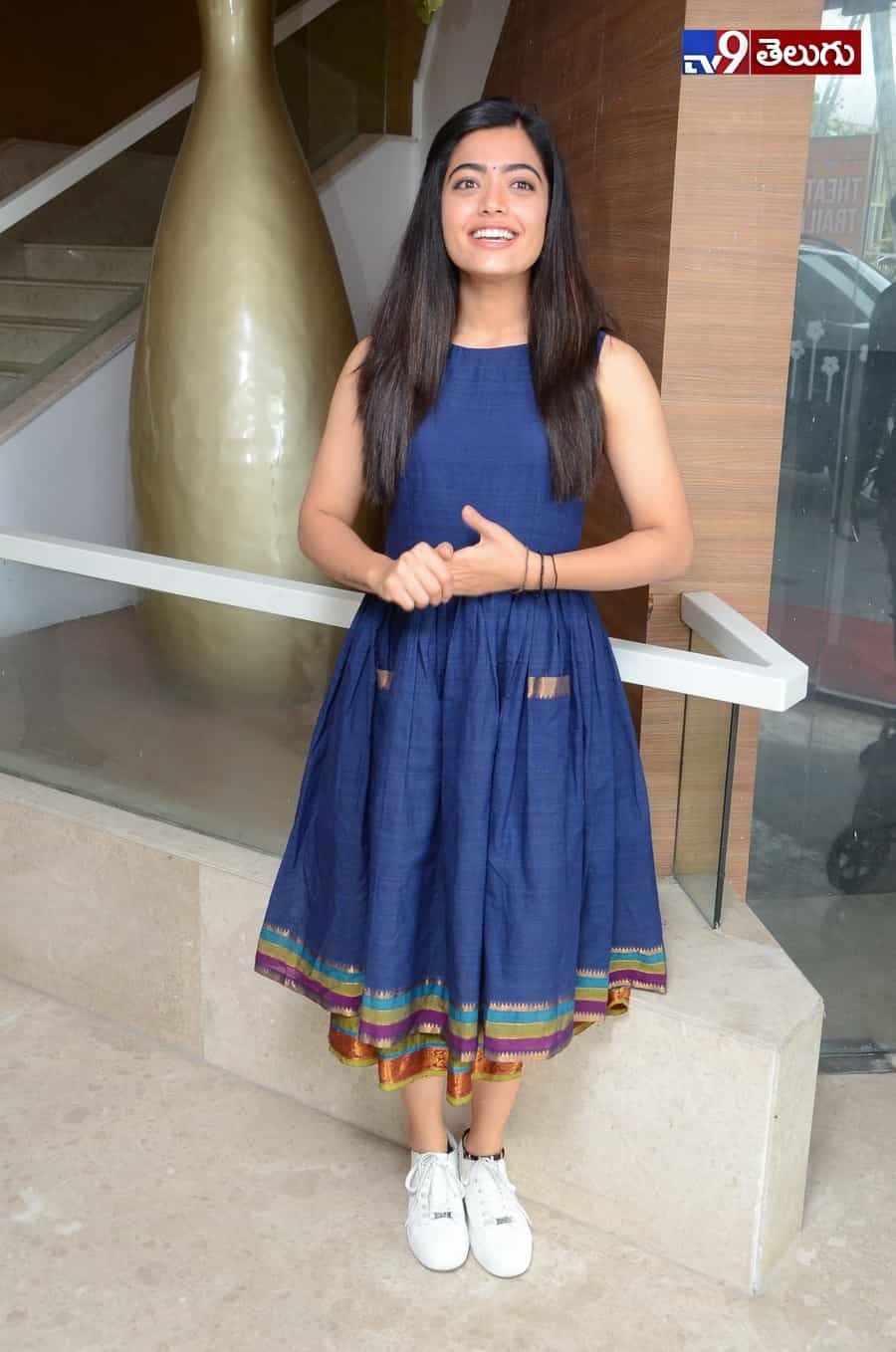 రచ్చ చేస్తున్న “రష్మిక మందన్నా”