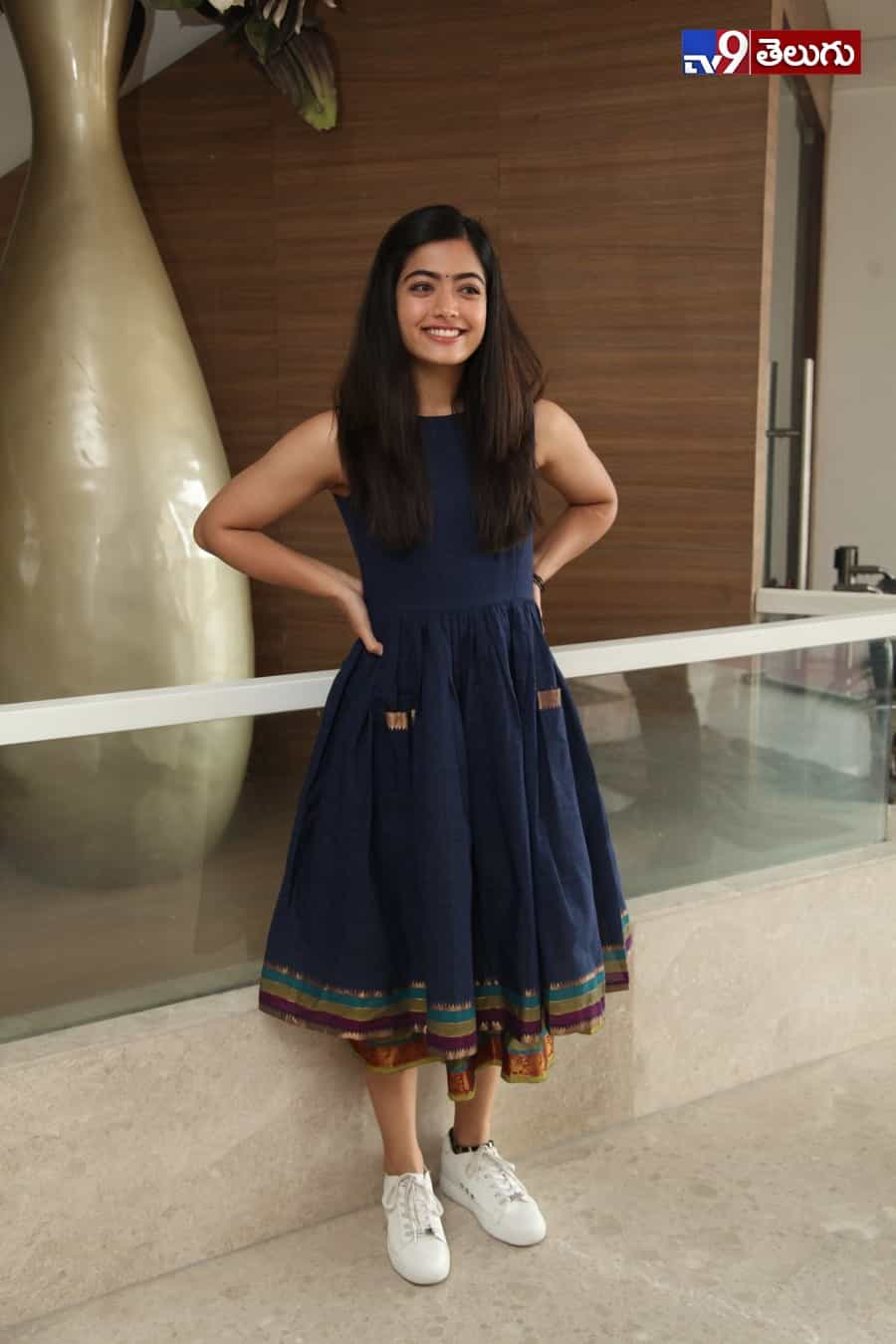 రచ్చ చేస్తున్న “రష్మిక మందన్నా”