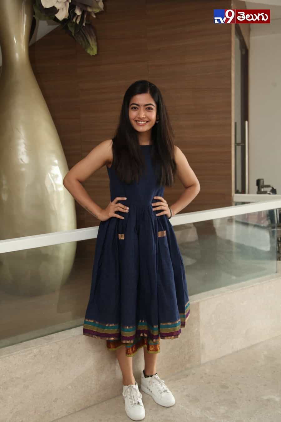 రచ్చ చేస్తున్న “రష్మిక మందన్నా”