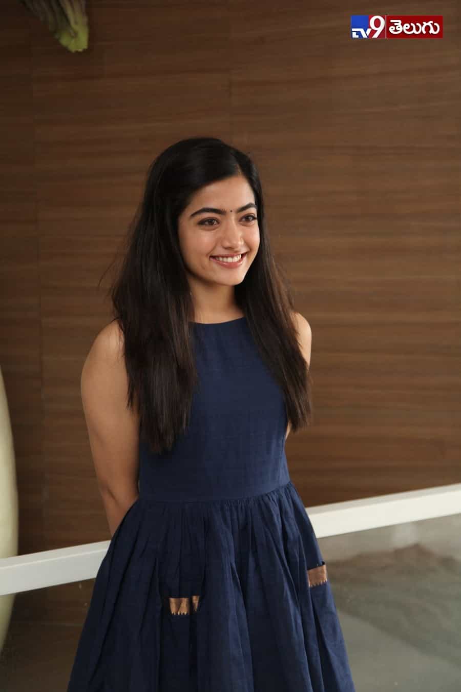రచ్చ చేస్తున్న “రష్మిక మందన్నా”