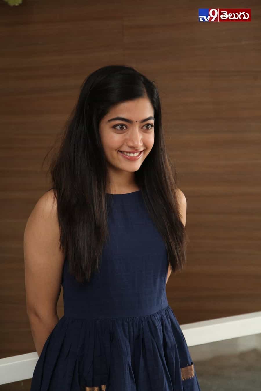 రచ్చ చేస్తున్న “రష్మిక మందన్నా”