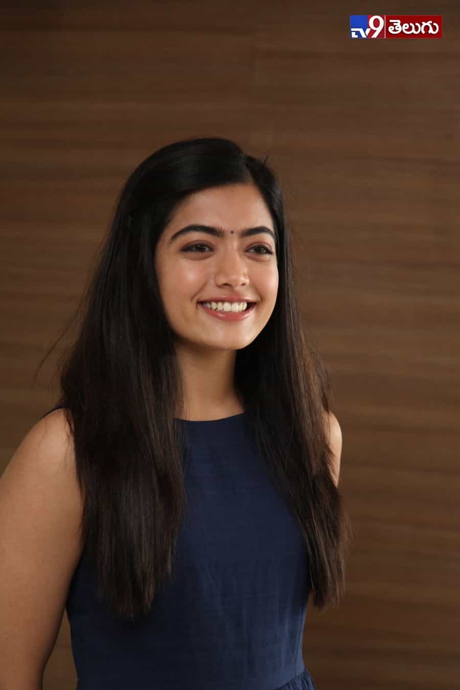 రచ్చ చేస్తున్న “రష్మిక మందన్నా”