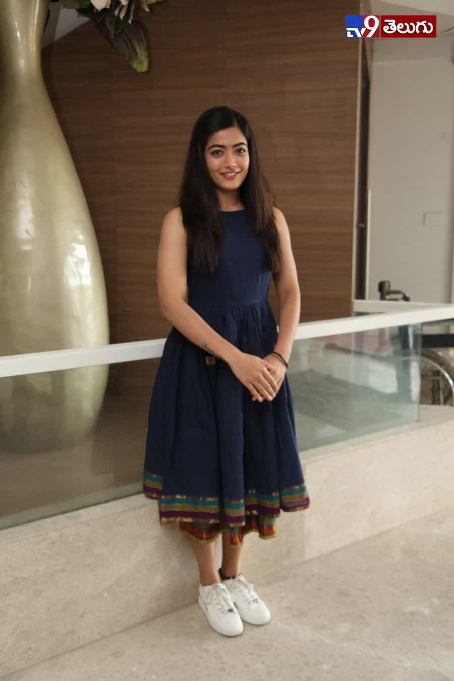 రచ్చ చేస్తున్న “రష్మిక మందన్నా”