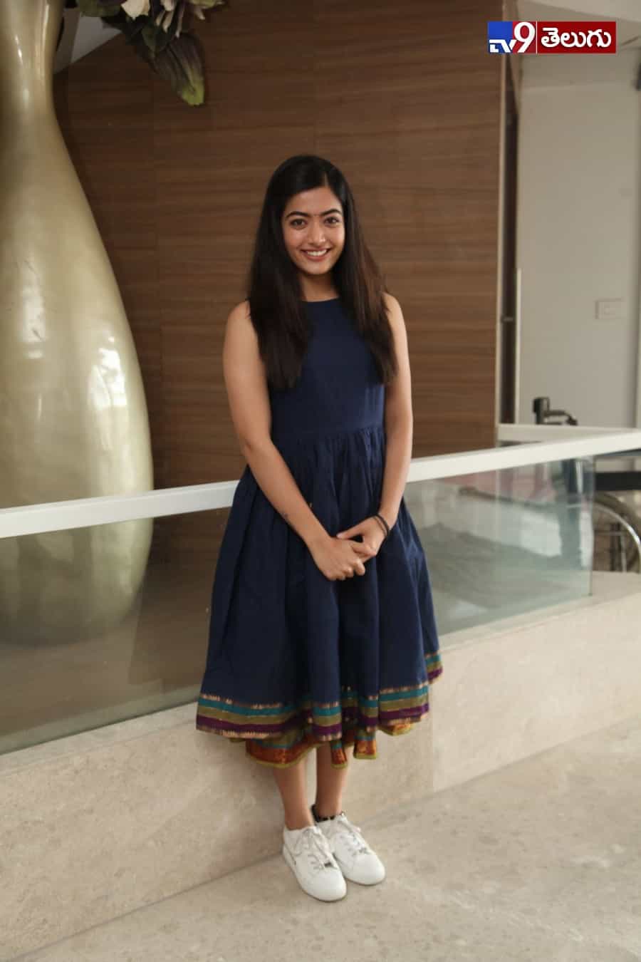 రచ్చ చేస్తున్న “రష్మిక మందన్నా”