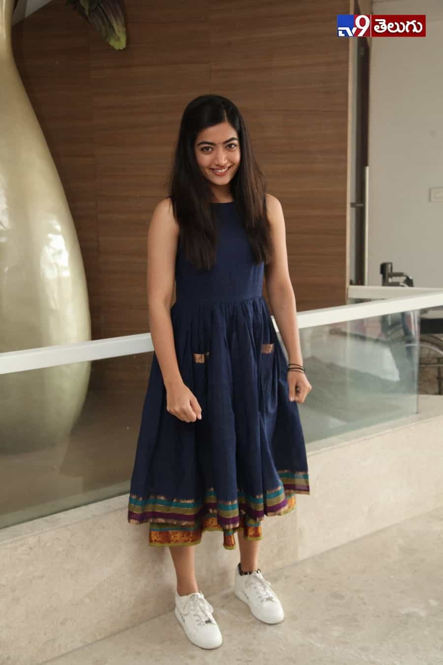 రచ్చ చేస్తున్న “రష్మిక మందన్నా”