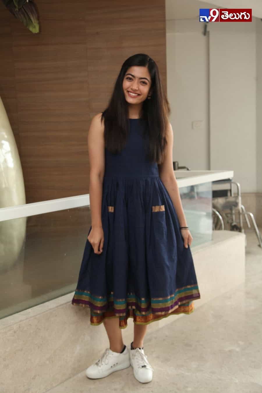 రచ్చ చేస్తున్న “రష్మిక మందన్నా”