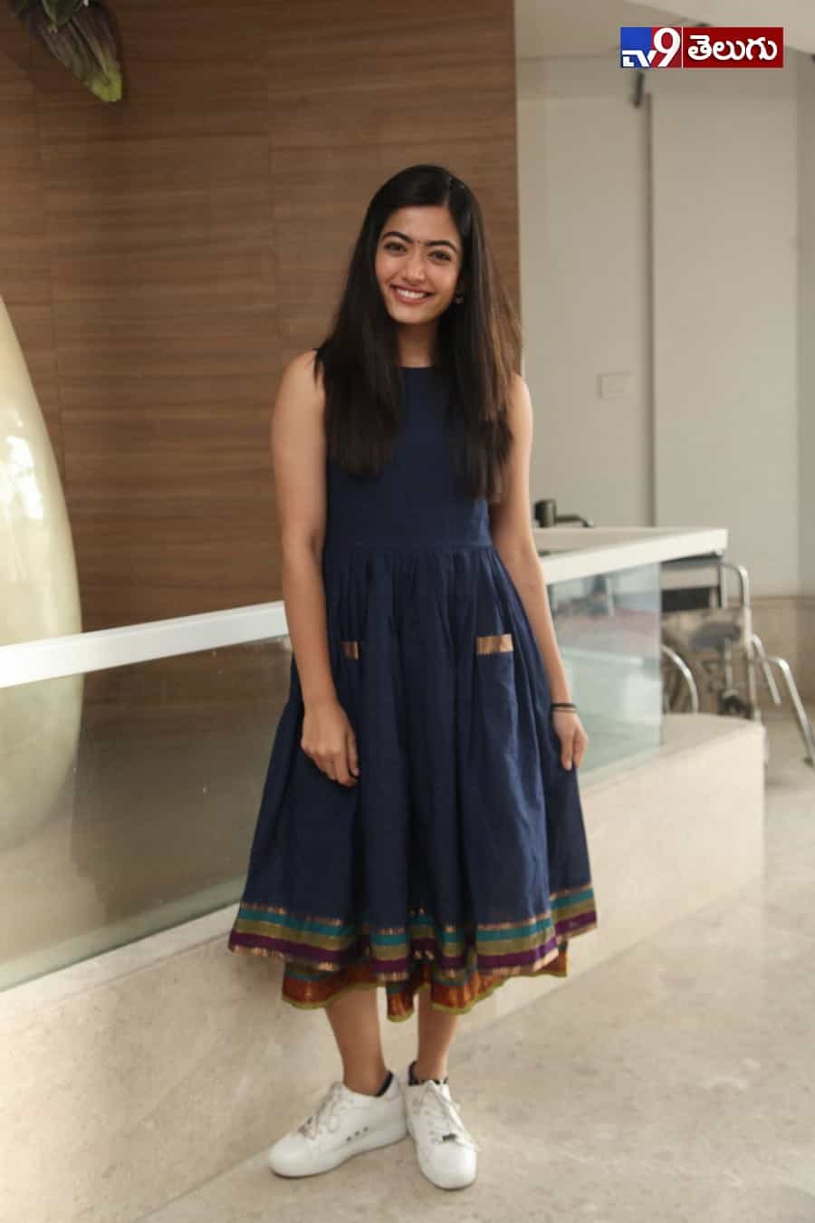 రచ్చ చేస్తున్న “రష్మిక మందన్నా”