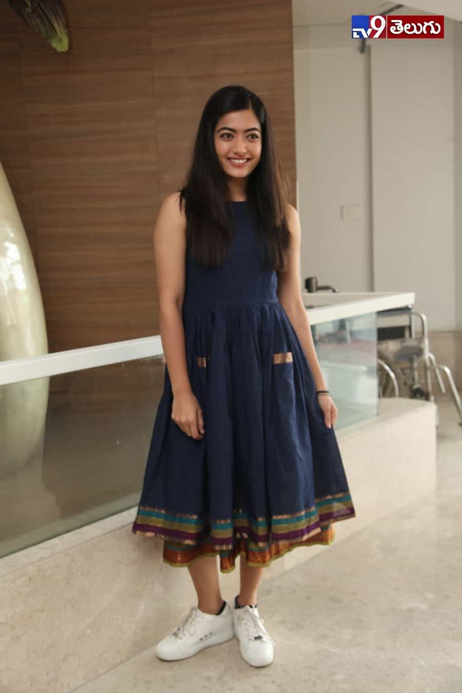 రచ్చ చేస్తున్న “రష్మిక మందన్నా”
