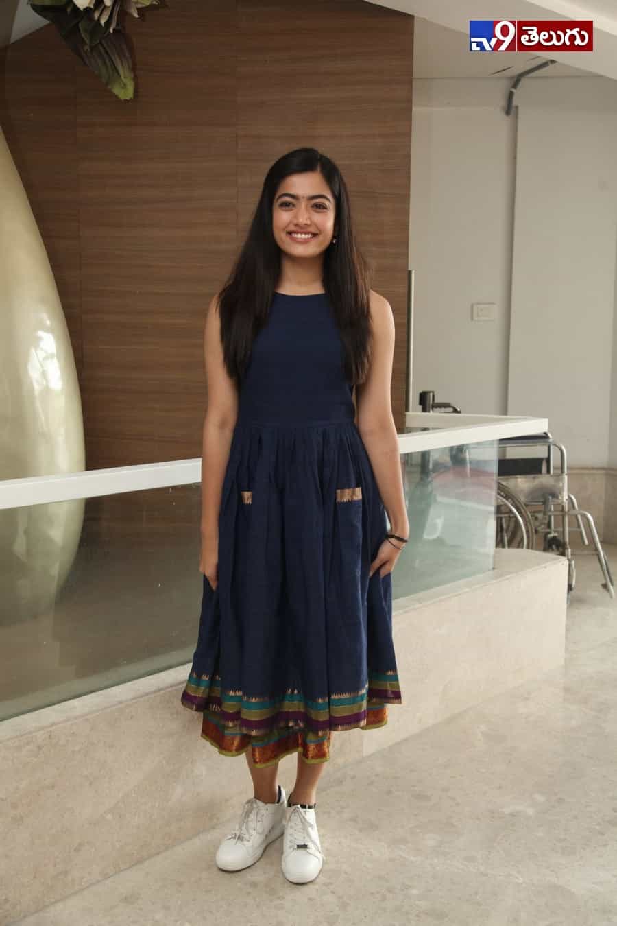 రచ్చ చేస్తున్న “రష్మిక మందన్నా”