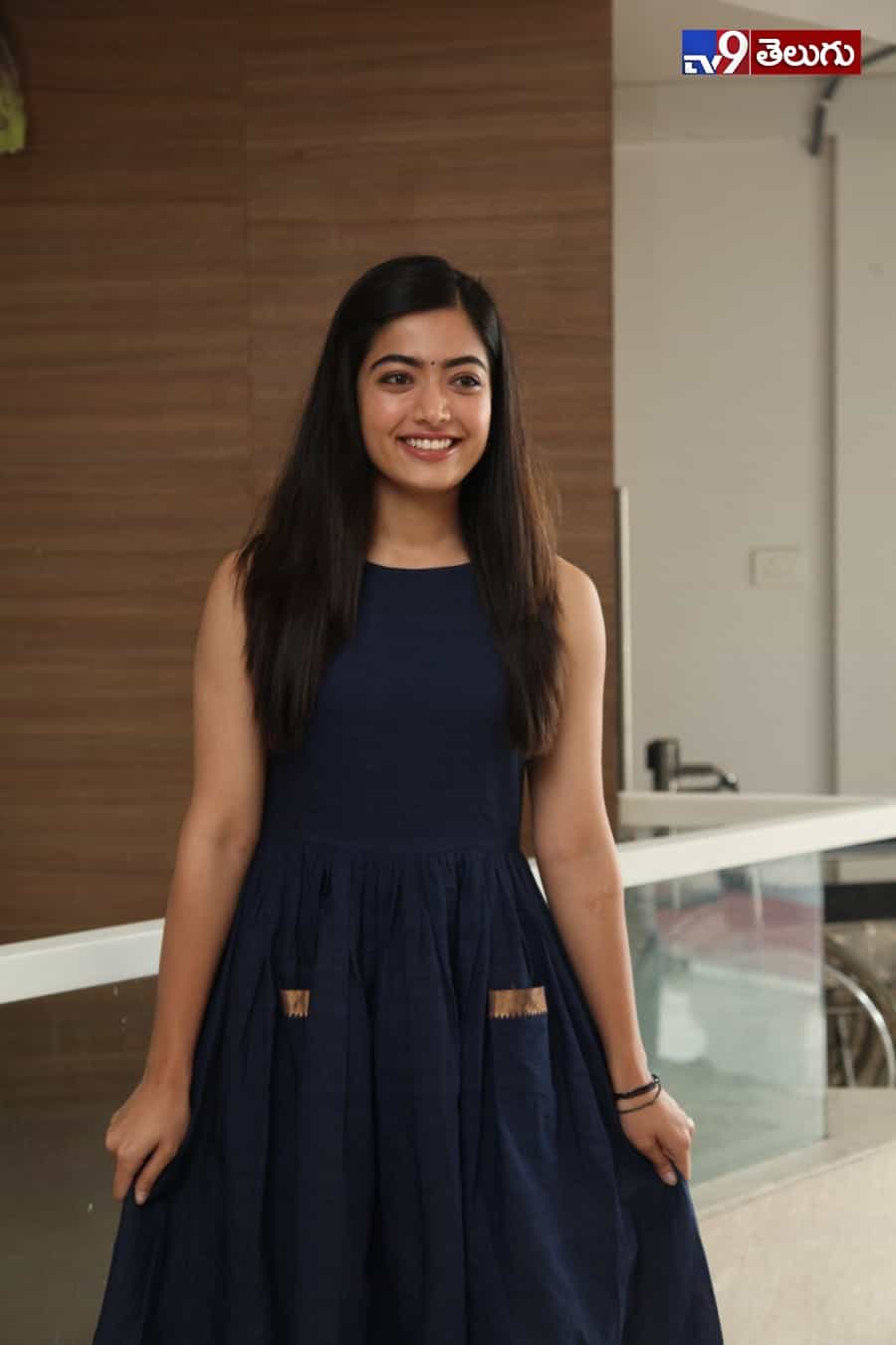 రచ్చ చేస్తున్న “రష్మిక మందన్నా”