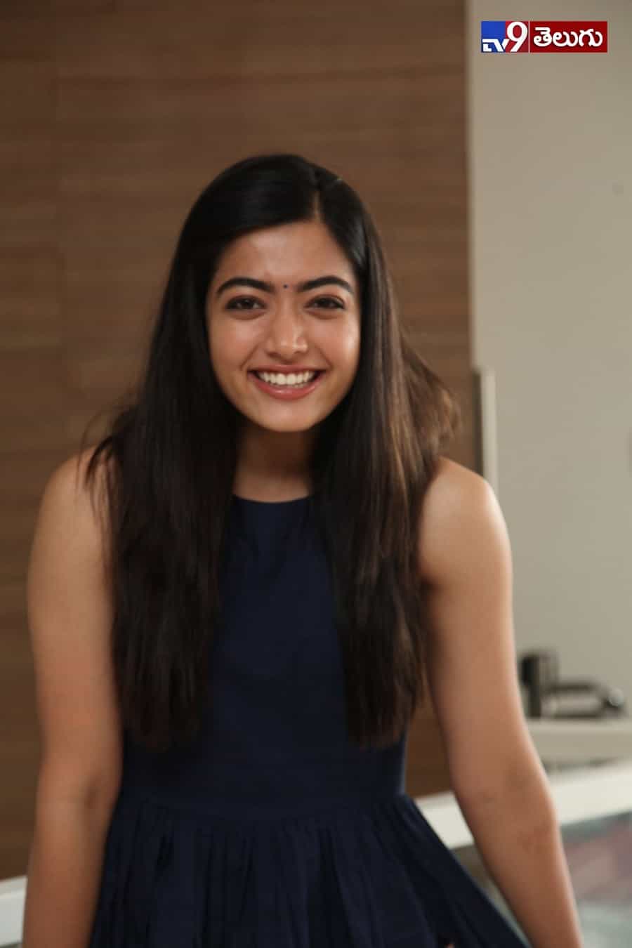 రచ్చ చేస్తున్న “రష్మిక మందన్నా”