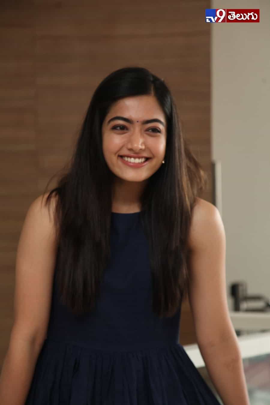 రచ్చ చేస్తున్న “రష్మిక మందన్నా”