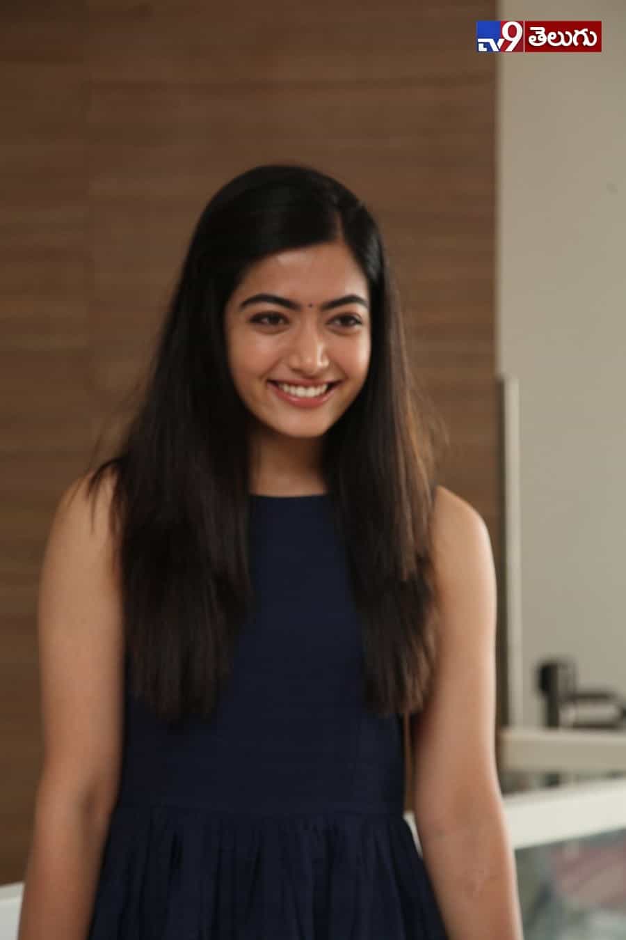 రచ్చ చేస్తున్న “రష్మిక మందన్నా”