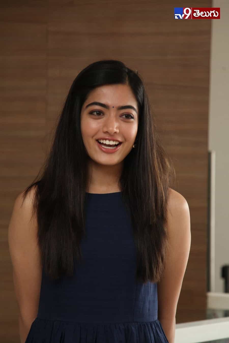 రచ్చ చేస్తున్న “రష్మిక మందన్నా”