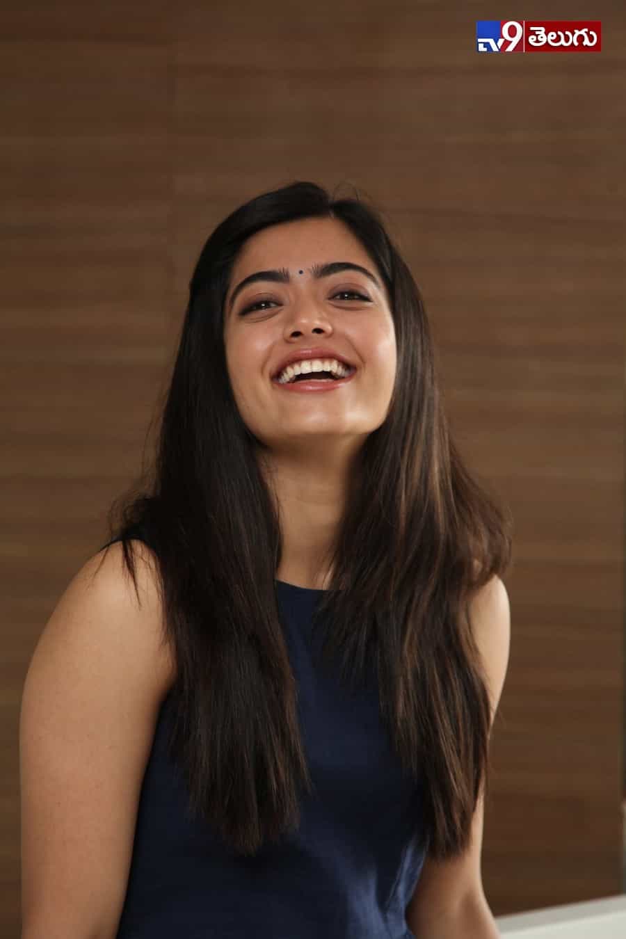 రచ్చ చేస్తున్న “రష్మిక మందన్నా”