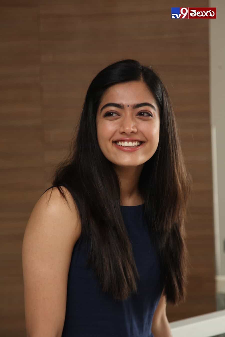 రచ్చ చేస్తున్న “రష్మిక మందన్నా”