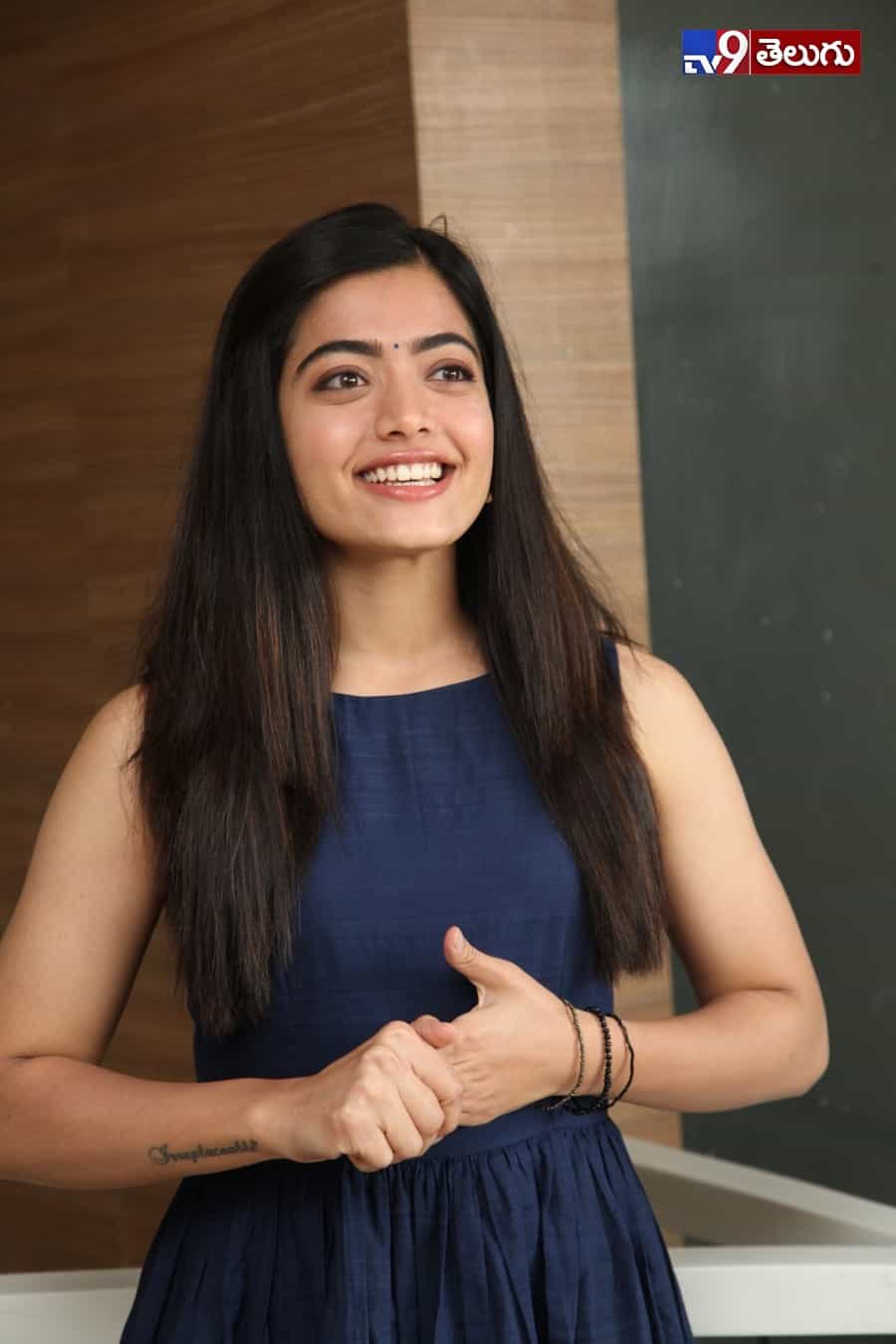 రచ్చ చేస్తున్న “రష్మిక మందన్నా”