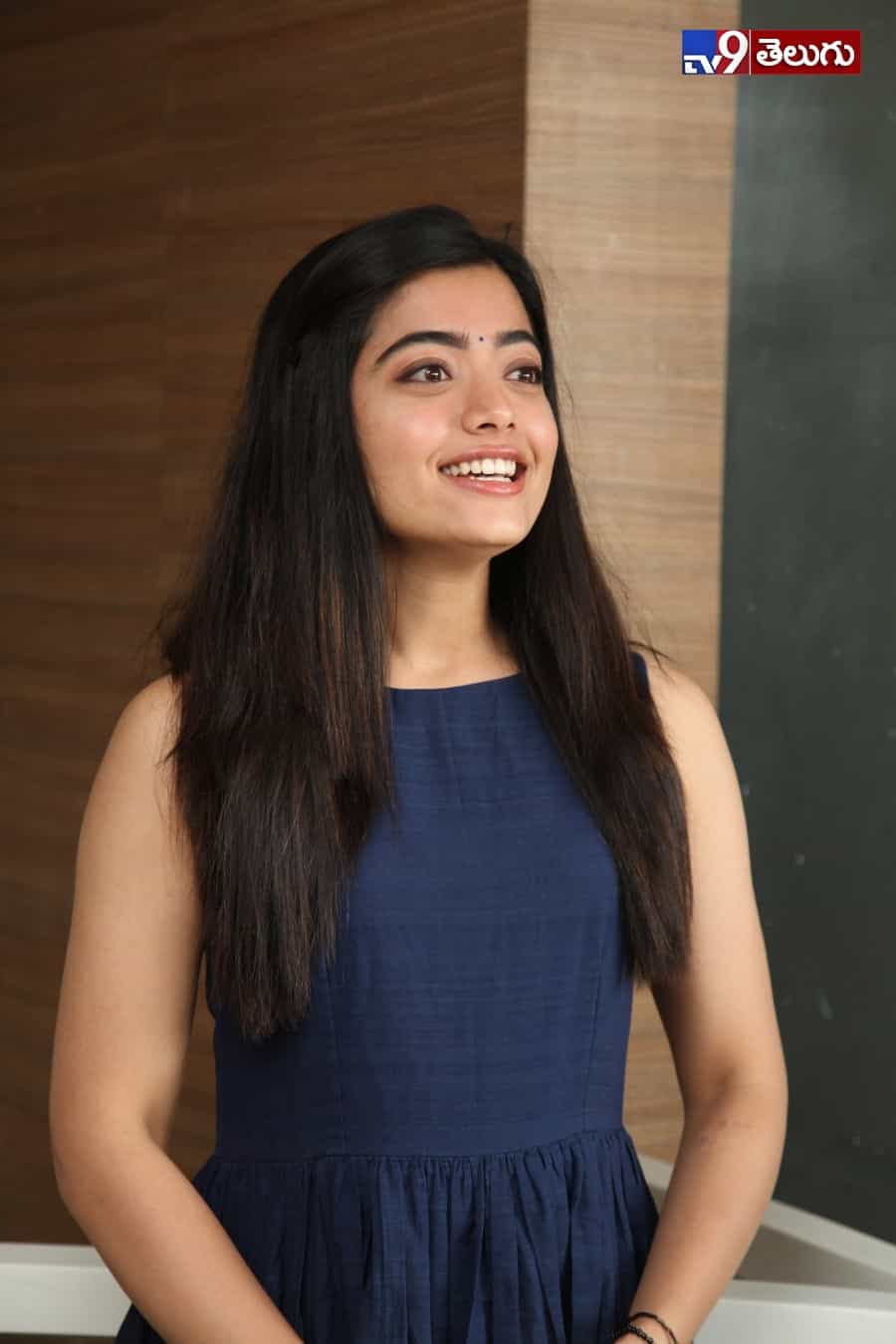 రచ్చ చేస్తున్న “రష్మిక మందన్నా”