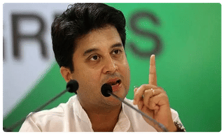 రెస్టారెంట్ సిబ్బందితో సెల్ఫీలే…  సెల్ఫీలు !