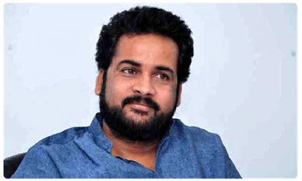 బ్రేకింగ్ : పోలీసుల అదుపులో హీరో శివాజీ