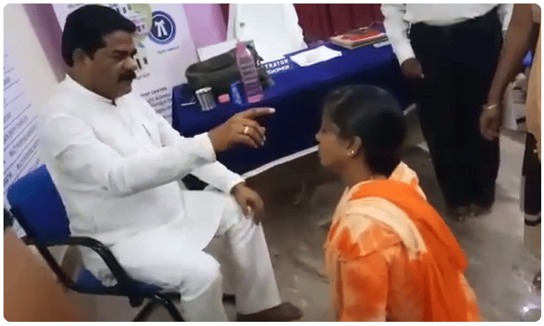 చిటికెలతో దెయ్యం.. పోతుందా మరి భయం..?