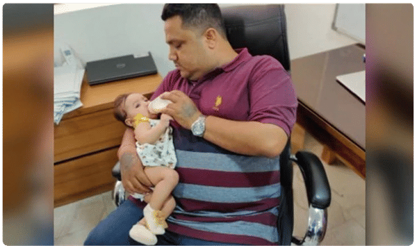 అమ్మగా మారి బిడ్డకు పాలు పట్టించిన సీఈఓ.. ఫొటో వైరల్