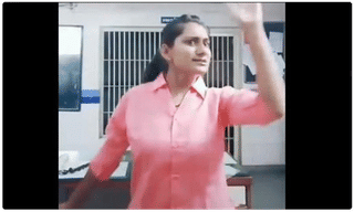 ‘ జొంబీ ‘ మీట్ దానికదే పాకుతూ…