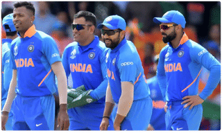 సెలబ్రిటీ పేరిట.. అమ్మాయిలను ట్రాప్ చేసిన పాక్ క్రికెటర్!