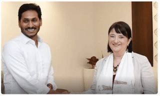 జగన్ ఇంటి ముందు బీమా మిత్ర ఉద్యోగుల నిరసన