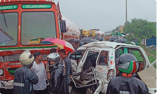 కర్నాటకలో ఘోర రోడ్డు ప్రమాదం